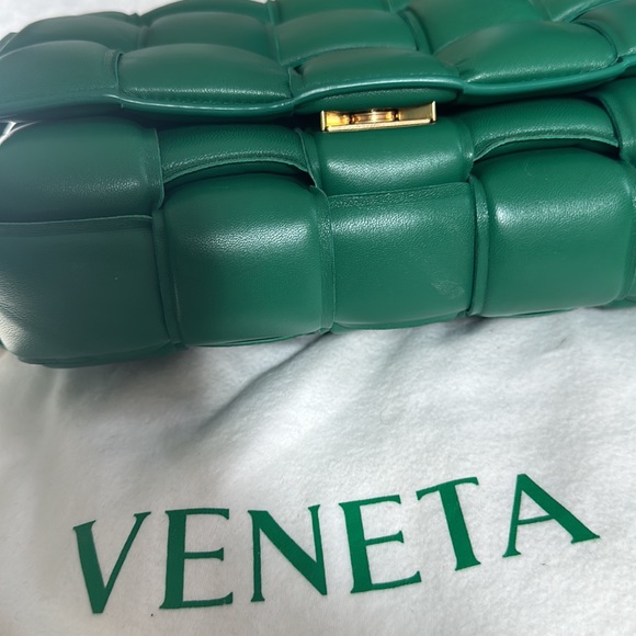 Bottega Véneta Padded chain cassette crossbody bag - Picture 7 of 7